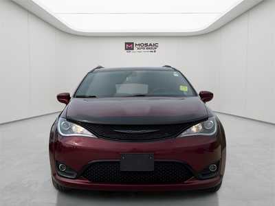 2020 Chrysler Pacifica, $27990. Photo 2