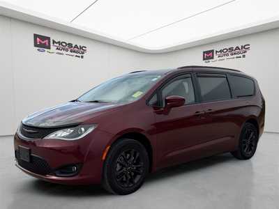 2020 Chrysler Pacifica, $27990. Photo 3