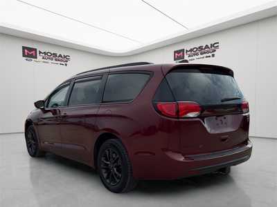 2020 Chrysler Pacifica, $27990. Photo 5