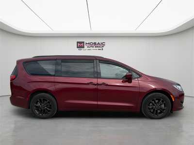 2020 Chrysler Pacifica, $27990. Photo 8