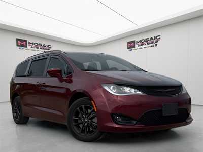 2020 Chrysler Pacifica, $27990. Photo 1