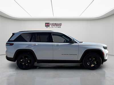 2025 Jeep Grand Cherokee, $38330. Photo 8