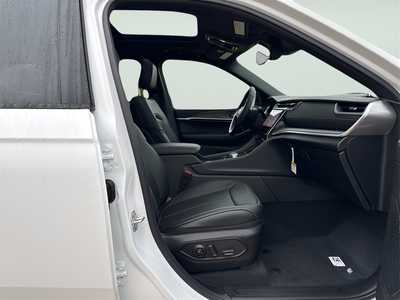 2025 Jeep Grand Cherokee, $45639. Photo 10