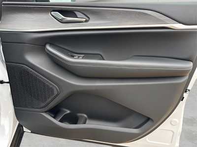 2025 Jeep Grand Cherokee, $45639. Photo 9