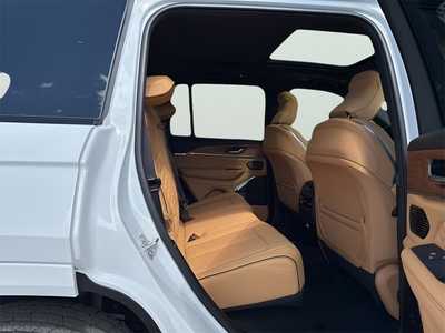 2025 Jeep Grand Cherokee, $63707. Photo 11