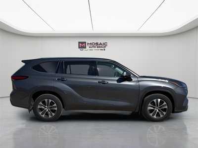 2021 Toyota Highlander, $32990. Photo 8