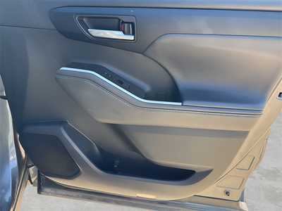 2021 Toyota Highlander, $32990. Photo 9