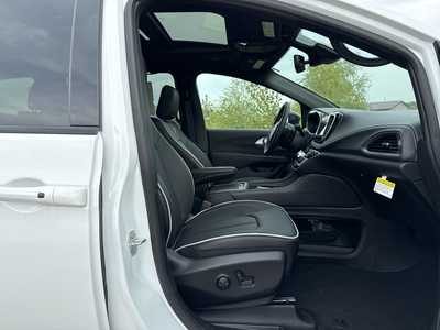 2026 Chrysler Pacifica, $50043. Photo 10