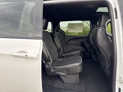 2026 Chrysler Pacifica, $50043. Photo 12