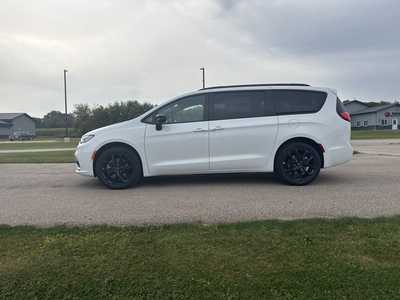 2026 Chrysler Pacifica, $50043. Photo 4