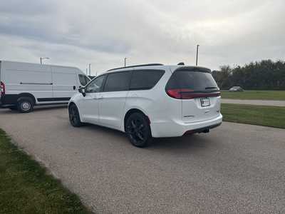 2026 Chrysler Pacifica, $50043. Photo 5