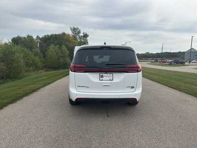 2026 Chrysler Pacifica, $50043. Photo 6