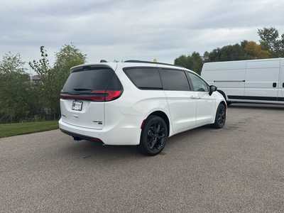 2026 Chrysler Pacifica, $50043. Photo 7