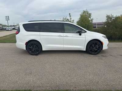 2026 Chrysler Pacifica, $50043. Photo 8
