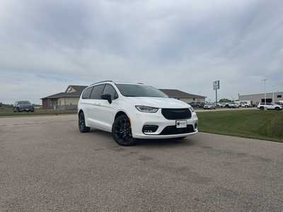 2026 Chrysler Pacifica, $50043. Photo 1
