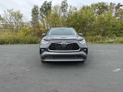 2023 Toyota Highlander, $43990. Photo 2