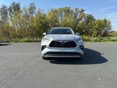2023 Toyota Highlander, $41990. Photo 2