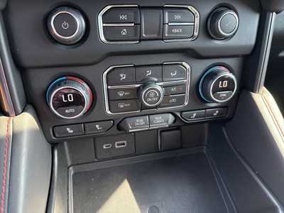 2022 Chevrolet Suburban, $55990. Photo 9