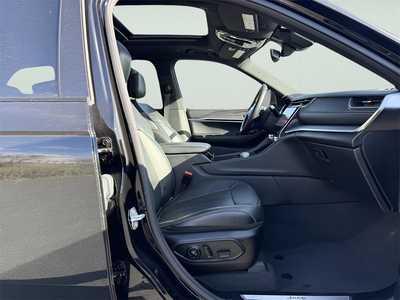2022 Jeep Grand Cherokee, $37990. Photo 10