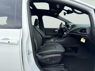 2026 Chrysler Pacifica, $48793. Photo 10