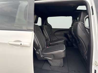 2026 Chrysler Pacifica, $48793. Photo 12