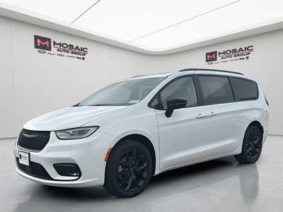 2026 Chrysler Pacifica, $48793. Photo 3