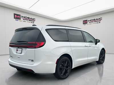 2026 Chrysler Pacifica, $48793. Photo 7