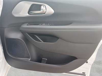 2026 Chrysler Pacifica, $48793. Photo 9