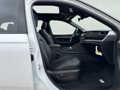 2025 Jeep Grand Cherokee, $42597. Photo 10