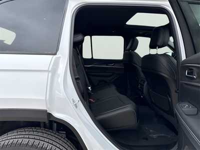 2025 Jeep Grand Cherokee, $42597. Photo 11