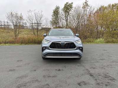 2021 Toyota Highlander, $43990. Photo 2