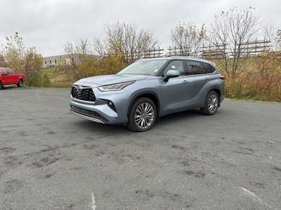 2021 Toyota Highlander, $43990. Photo 3