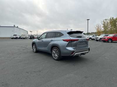 2021 Toyota Highlander, $43990. Photo 5