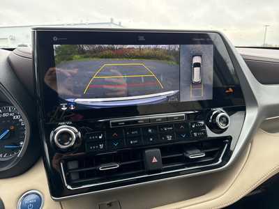 2021 Toyota Highlander, $43990. Photo 8