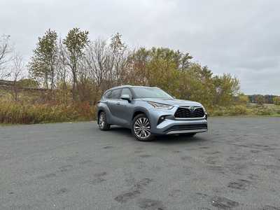 2021 Toyota Highlander, $43990. Photo 1