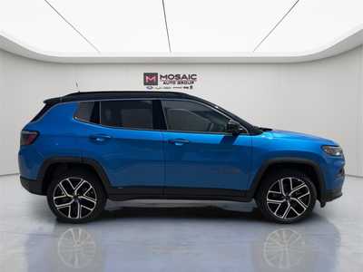 2025 Jeep Compass, $24953. Photo 8
