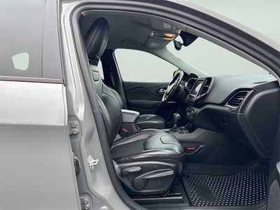 2019 Jeep Cherokee, $15990. Photo 10