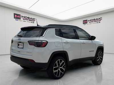 2025 Jeep Compass, $24438. Photo 7