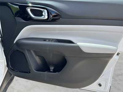 2025 Jeep Compass, $24438. Photo 9