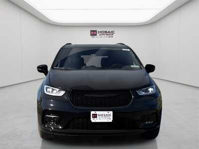 2026 Chrysler Pacifica, $48476. Photo 2