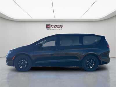 2026 Chrysler Pacifica, $48476. Photo 4