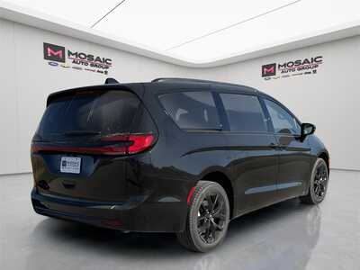 2026 Chrysler Pacifica, $48476. Photo 7
