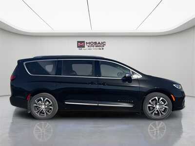 2026 Chrysler Pacifica, $48277. Photo 8