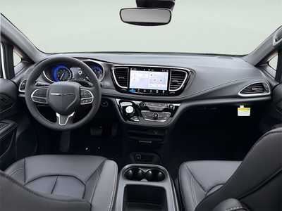 2026 Chrysler Pacifica, $42779. Photo 12