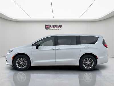 2026 Chrysler Pacifica, $42779. Photo 4