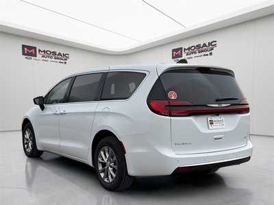 2026 Chrysler Pacifica, $42779. Photo 5