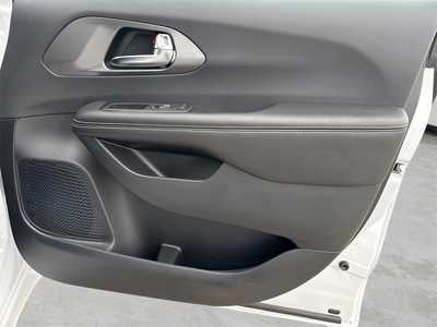 2026 Chrysler Pacifica, $42779. Photo 9