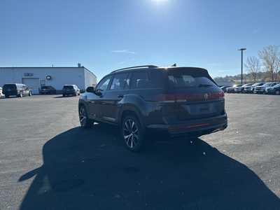 2024 Volkswagen Atlas, $40990. Photo 5