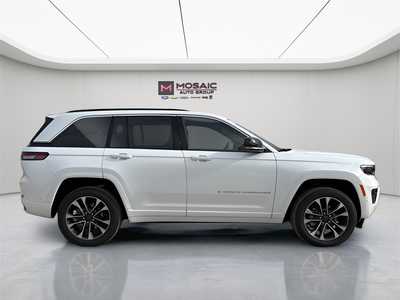2025 Jeep Grand Cherokee, $62657. Photo 8