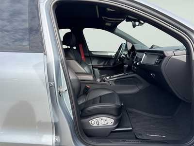 2024 Porsche Macan, $91990. Photo 10